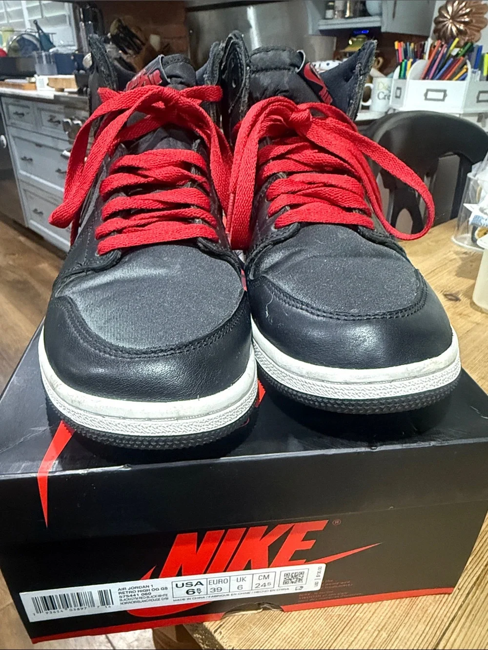 Nike Air Jordan Retro Black and Red Youth Size 6.5 High-Top Sneakers w box RARE